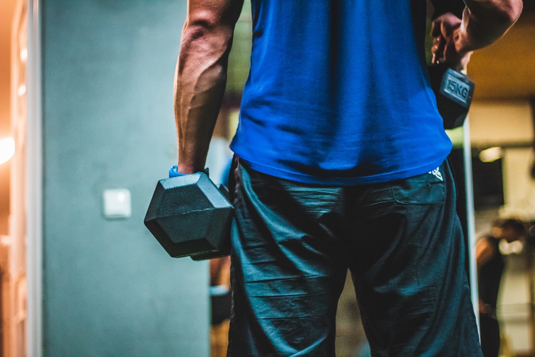 Farmer’s Carry Benefits: The 10-Minute Functional Strength Habit for Adults Over 40