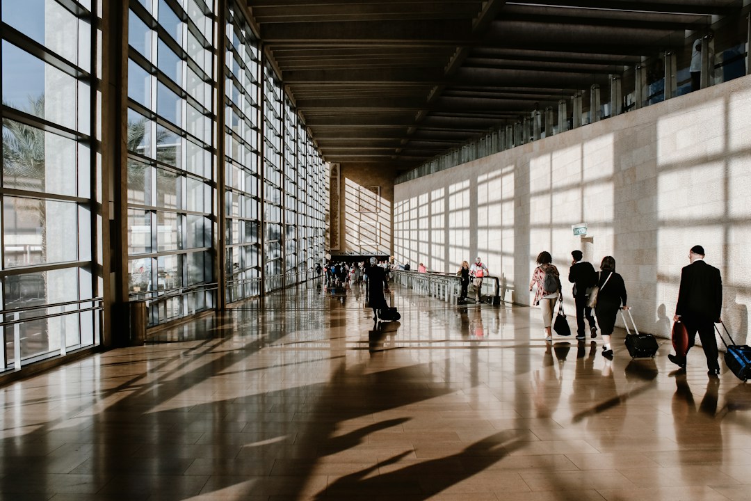 Travel Fatigue vs. Jet Lag: The First 24-Hour Reset That Protects Your Fitness Habit